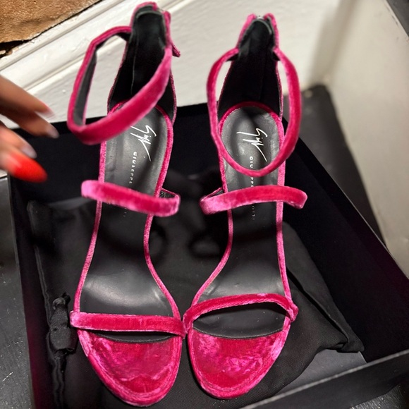 Giuseppe Zanotti Veronica Melograno Fuchsia velvet suede sandals size US 9.5 - Picture 5 of 12